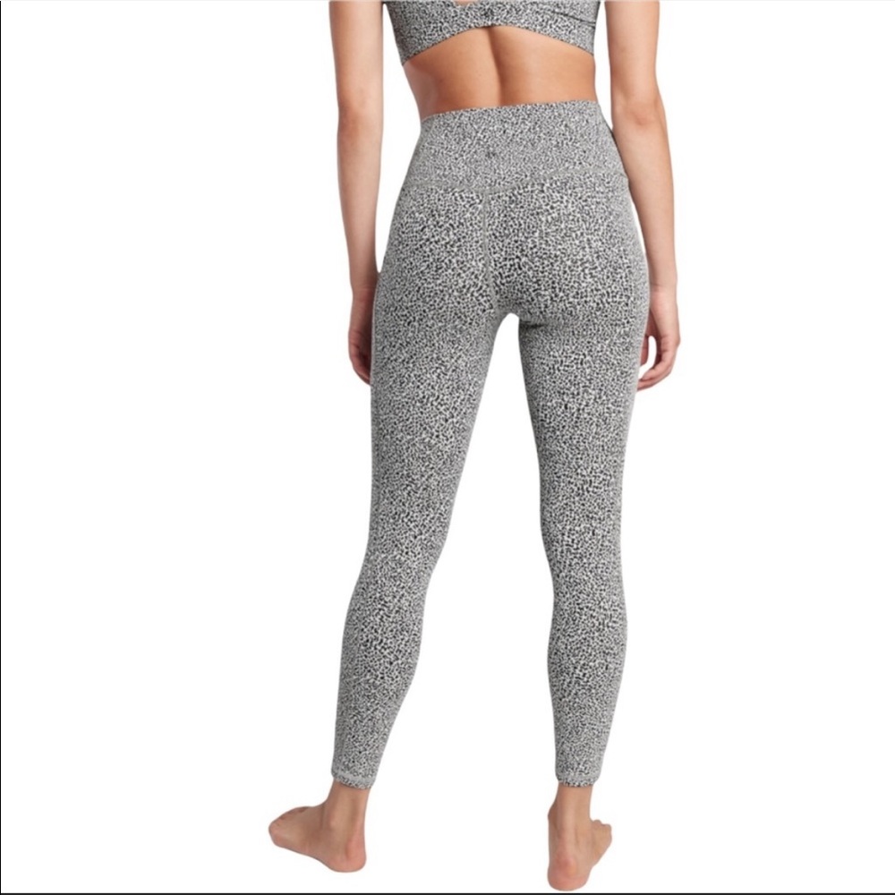 Athleta Salutation Stash II Textured 7/8 Tights in Micro Cheetah Black/Sea Salt